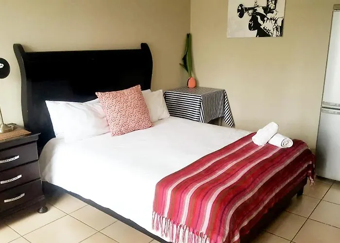 Dumelang Executive Lodge- Cottages In Sandton