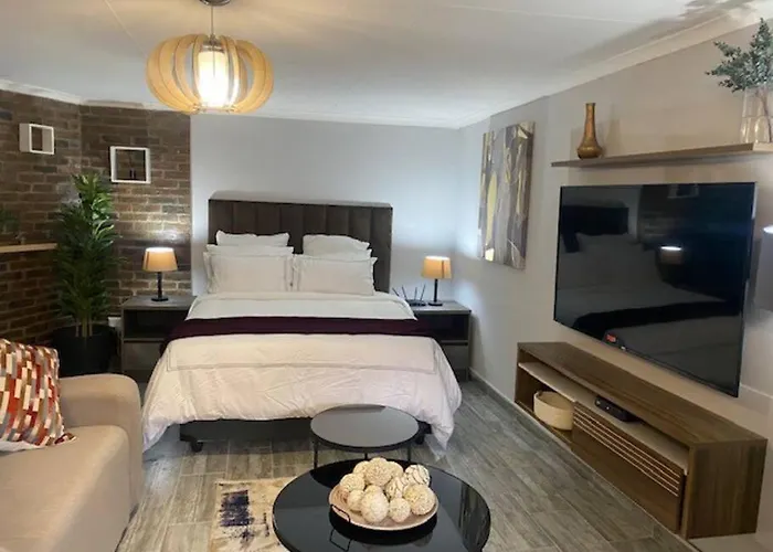 Apartment 8, 163 On Bez