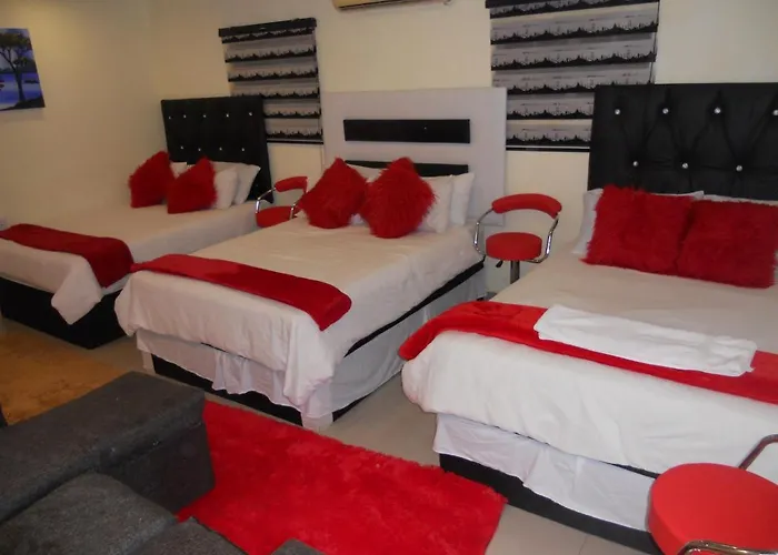 Multipurpose Suite, Lounge, Bedroom 4 Beds, Separate Kitchen & Toilet, Booking Ideal For Single, Double, Family, Group, Wifi, Dstv, Netflix,Youtube