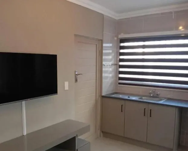 Lemao\'S Properties Guesthouse