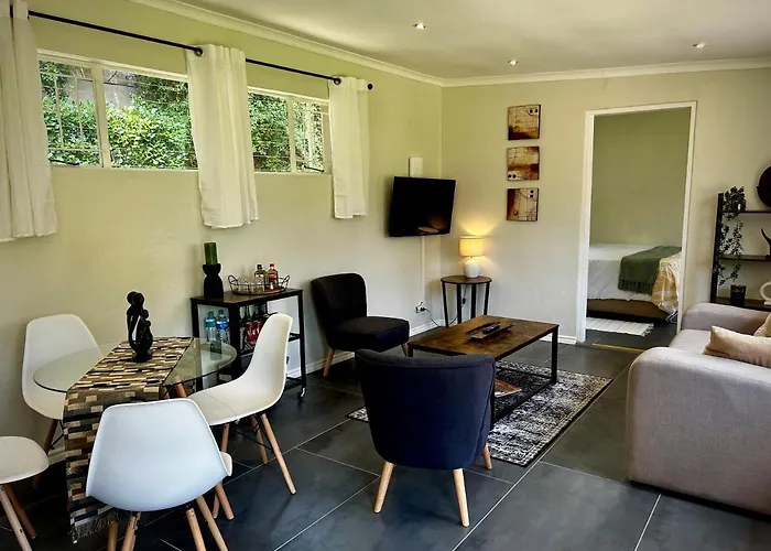 Beautiful Cottage In Bryanston