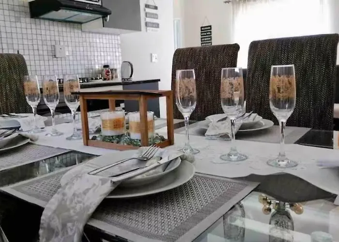 Evans Village - Apartments & Spa