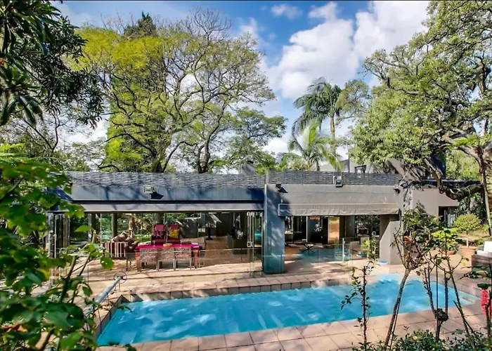 Beautiful Home In A Central Suburb In Sandton