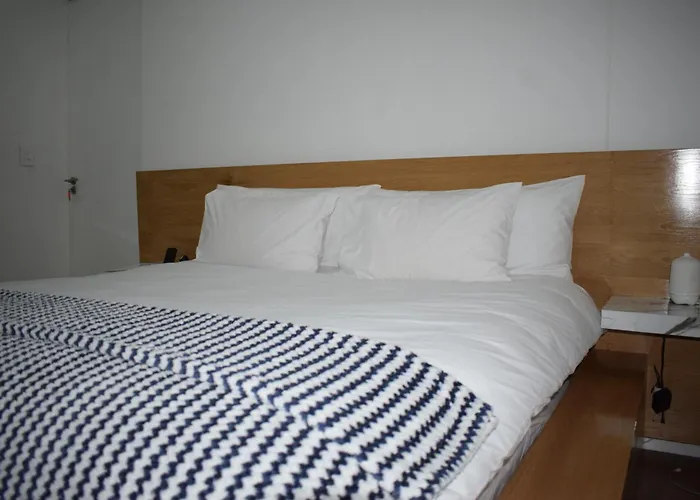 Sandton Apartment 15 West Road South