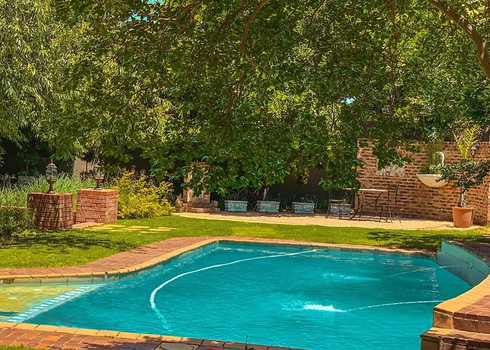 Horse\'S Neck Guest Lodge