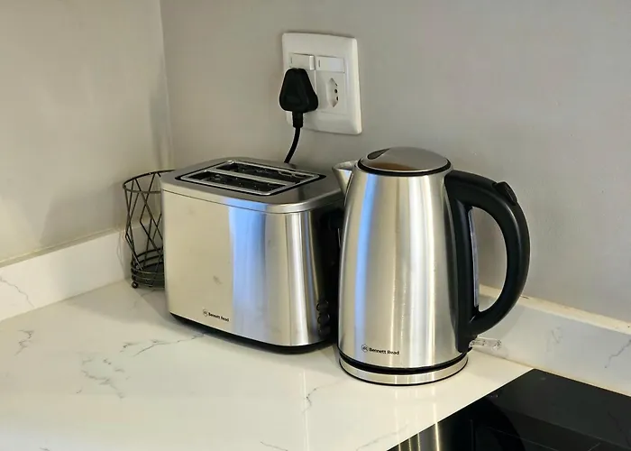 2Br Apt With 2 Kitchens & Balcony