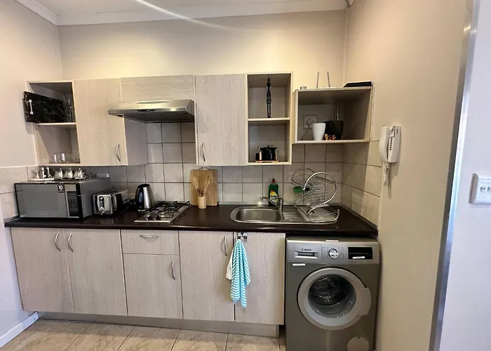 Secure Executive Apartment, Wifi, Solar Power, Netflix