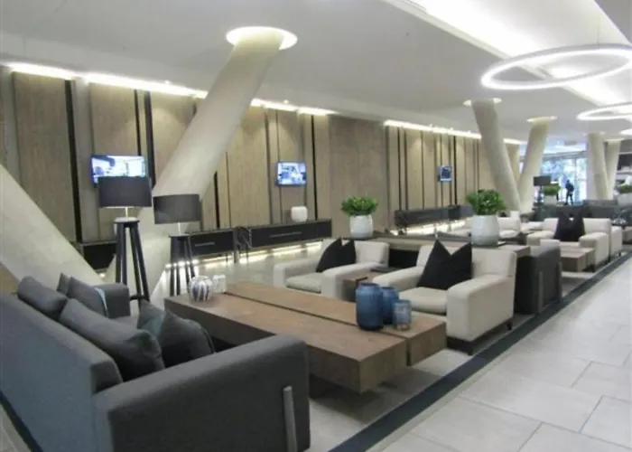 Hotel Apartment In Sandton Pool View