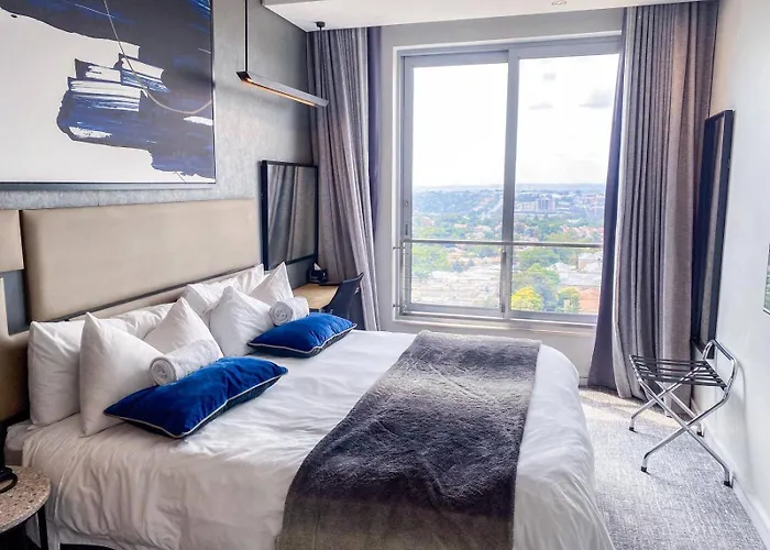 Sandtoncity-Apartment-Sleeps2-Pool-Parking