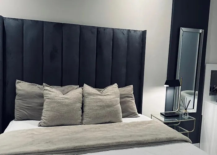 Luxury Apartment At The Paramount