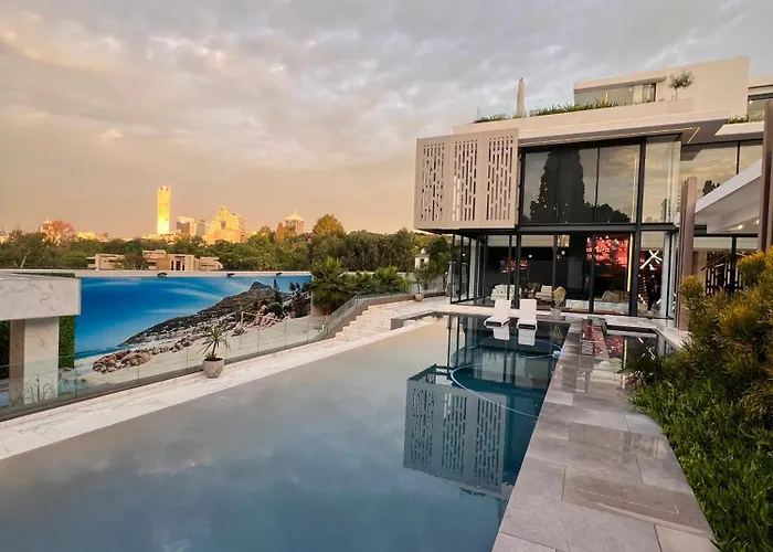 Cleveland Luxury Villa