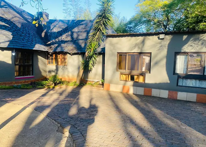Rosebank Lodge & Backpacker