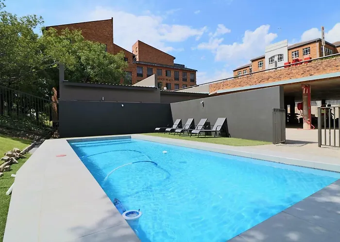 Lakeside Apartments