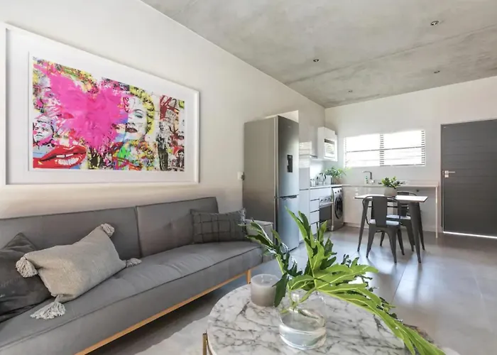Trendy Melrose Apartment