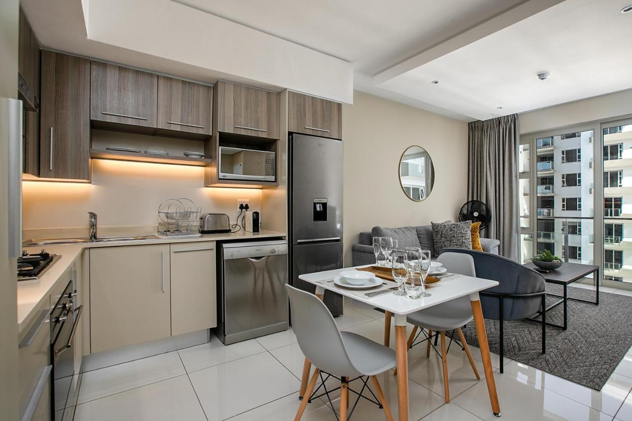 813 The Tyrwhitt - Rosebank Johannesburg