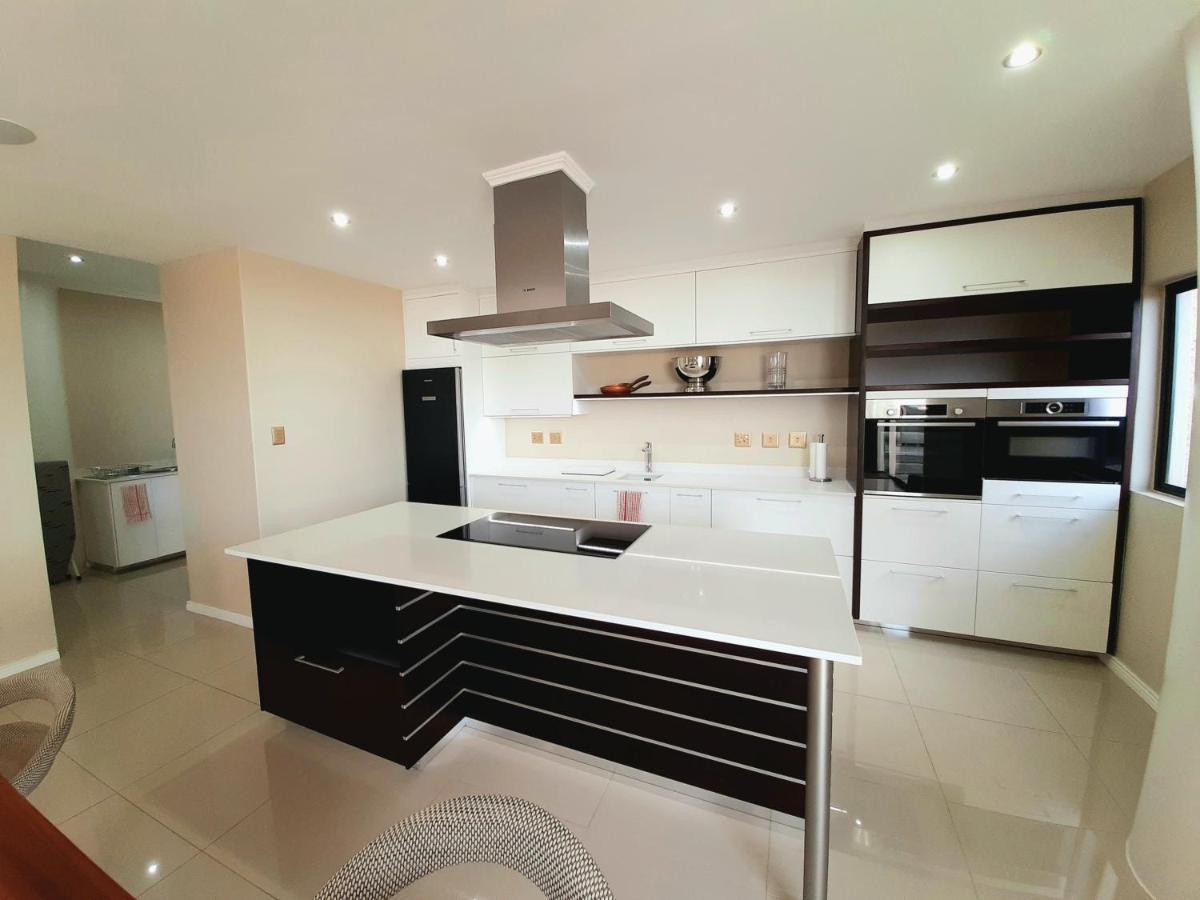 1804 Franklin 3-bed Penthouse With Rooftop Jacuzzi Apartment Johannesburg
