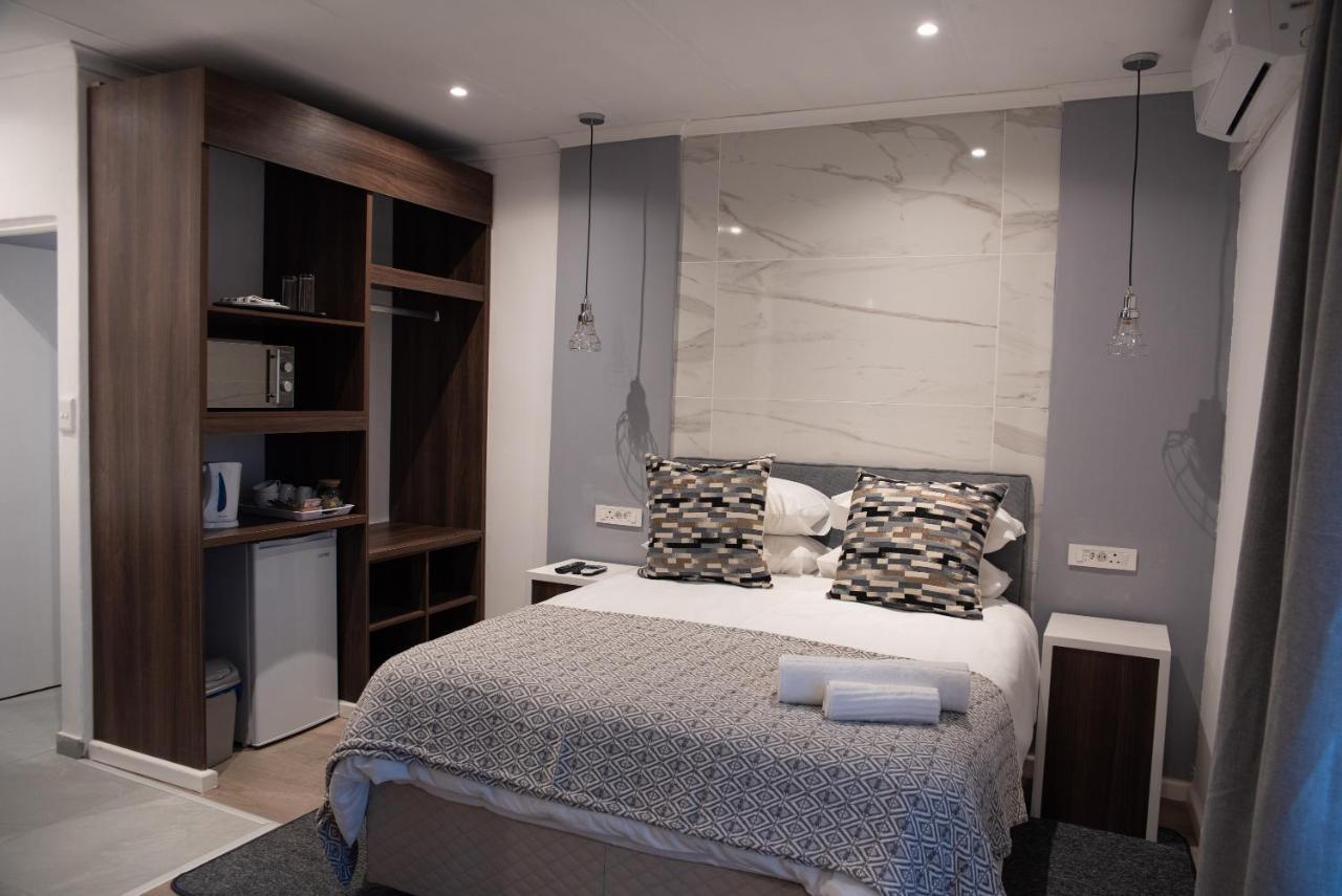 Guest house The Royal Bryanston
