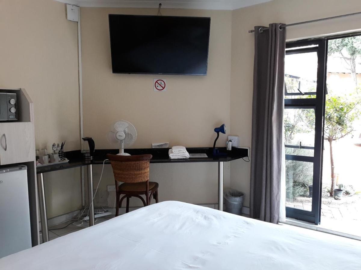 Guest house 8 Ibis Lane 3*