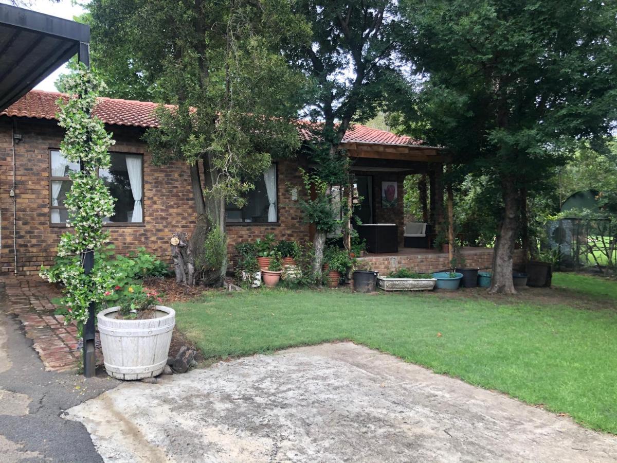 Waybury - A Cozy From ! Joanesburgo