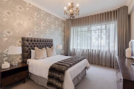 Modern In Rosebank *