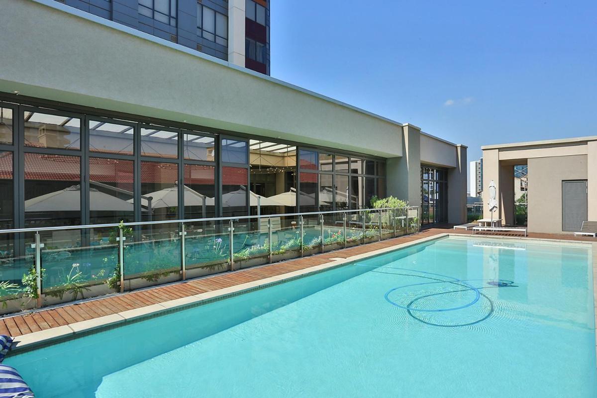 Aparthotel 304 Sandton Skye *
