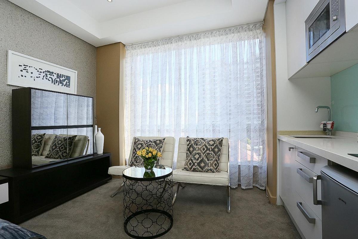 304 Sandton Skye Aparthotel