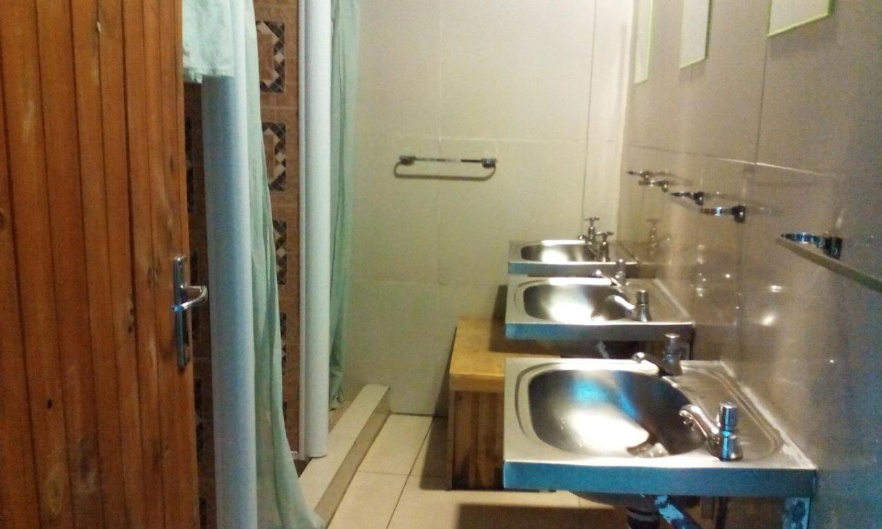 Youth Hostel *