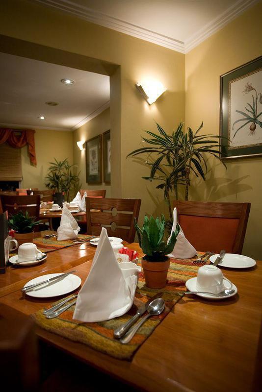 Courtyard Sandton Khách sạn Johannesburg