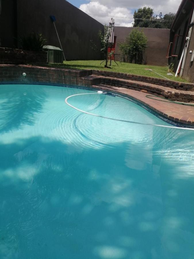 Naisar's Primrose,johannesburg Holiday home