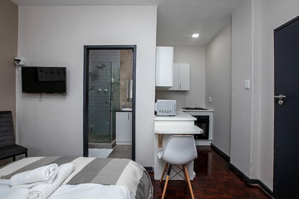 Majuba Place Sandton Executive Studio Apartment *