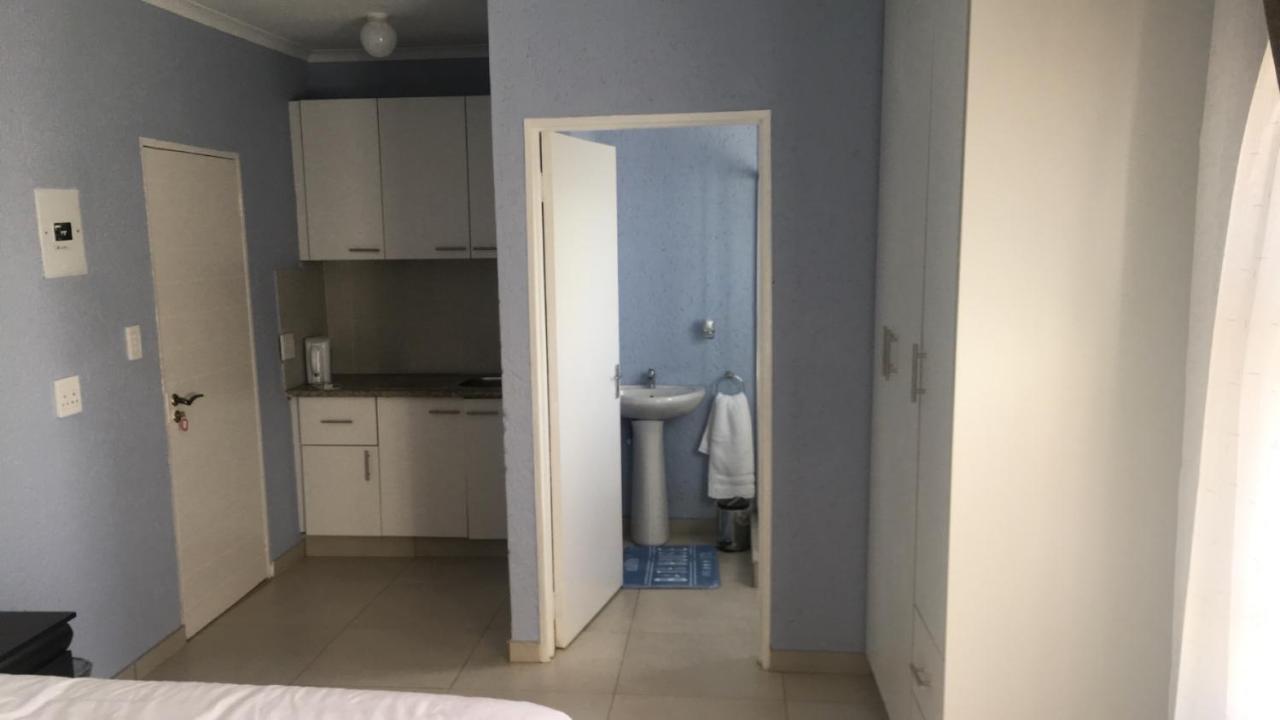 Dzuni * Johannesburg