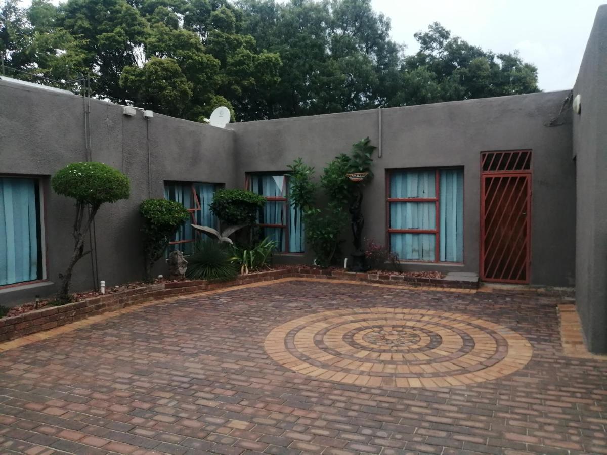 Nhà nghỉ Naisar's Primrose,johannesburg