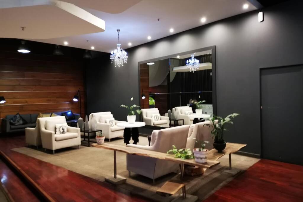 1507-amazing Views & Unique Joburg Cbd Luxury
