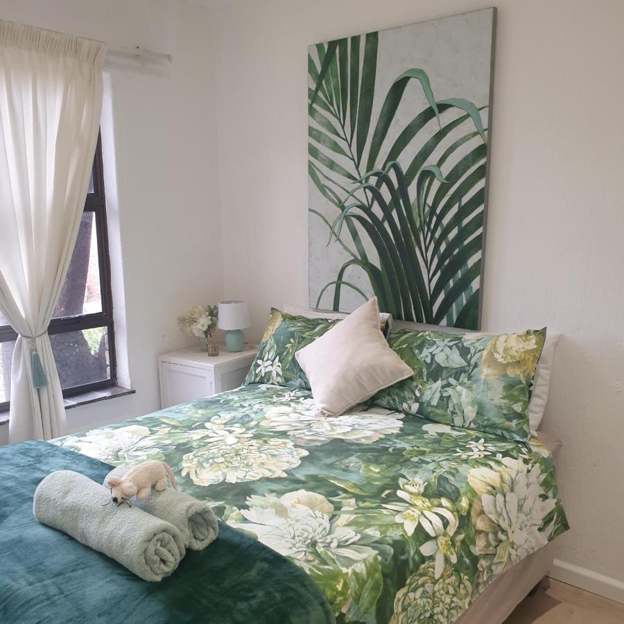 Waybury - A Cozy From ! Joanesburgo