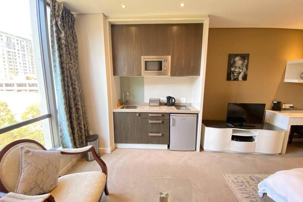 Apartment Dante's Sandton Skye