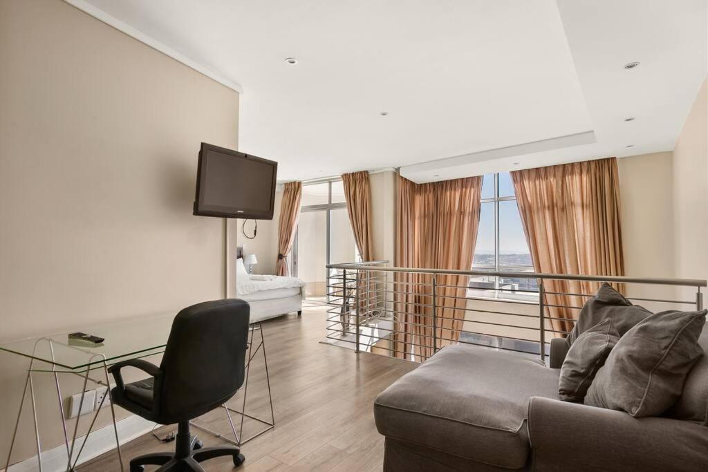 Hydro Park Penthouse Apartment *