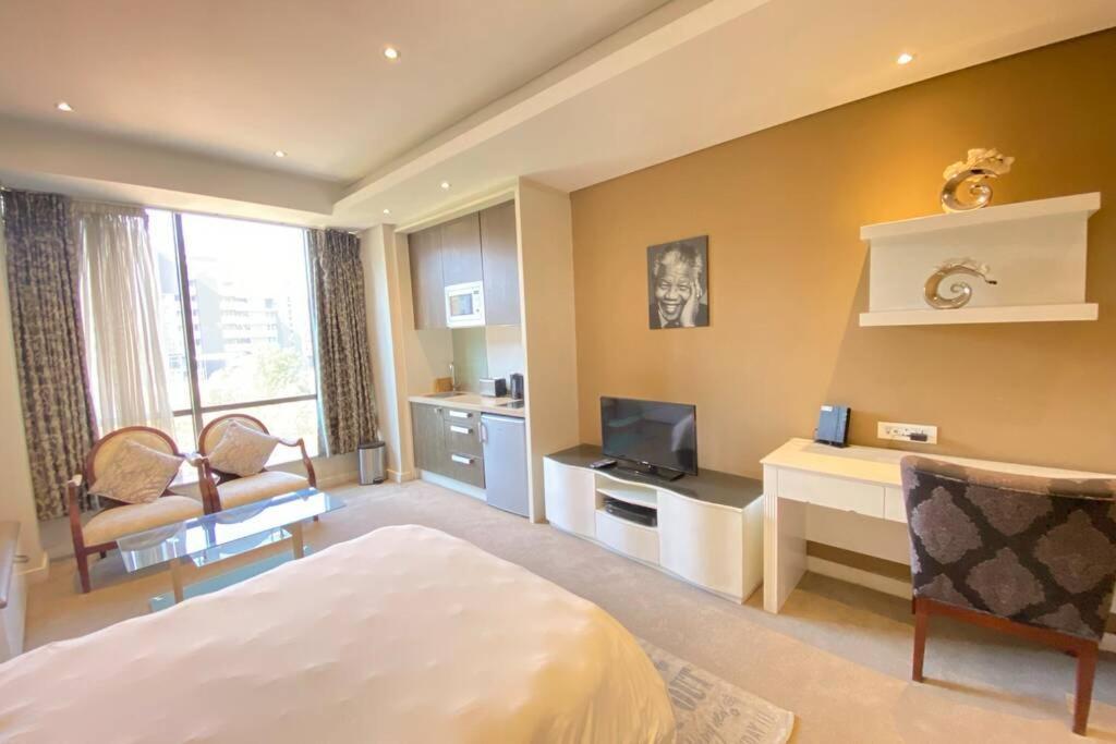 Dante's Sandton Skye Apartment Johannesburg
