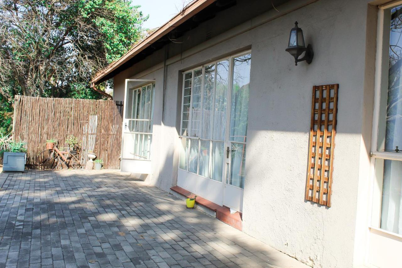 Dumelang Executive Lodge- In Sandton Apartamento