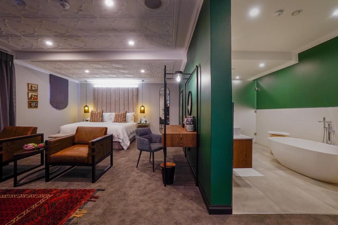 Sanctuary Mandela Hotel *