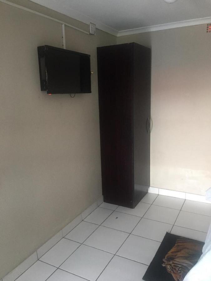 Zothani Delux * Johannesburg