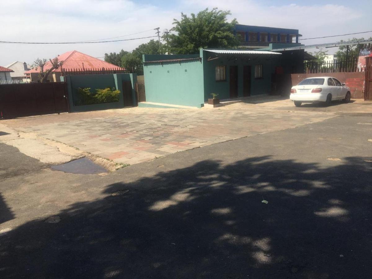 Zothani Delux * Johannesburg