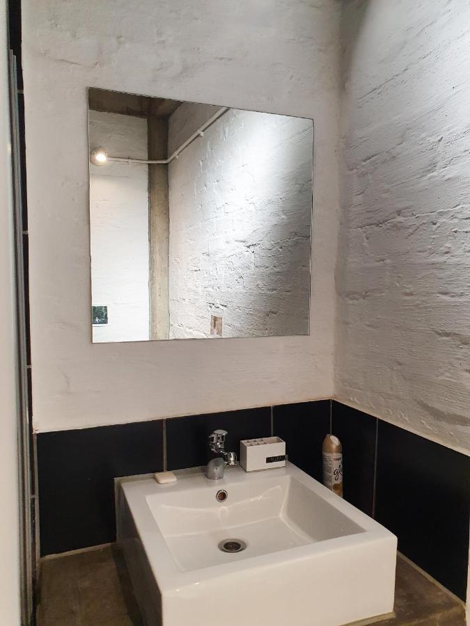 Craftsmen's Ship Maboneng, Apartment *