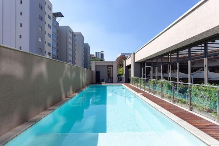Aparthotel Sandton Skye