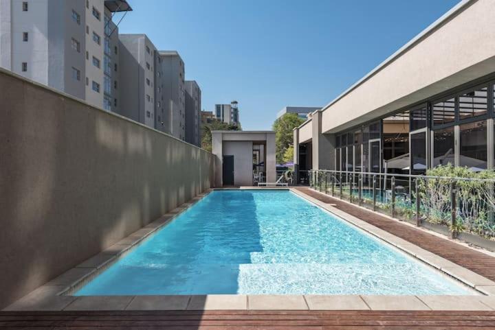 Aparthotel Sandton Skye *