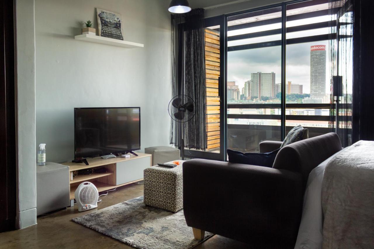 Apartment Lux @ Hallmark House Johannesburg