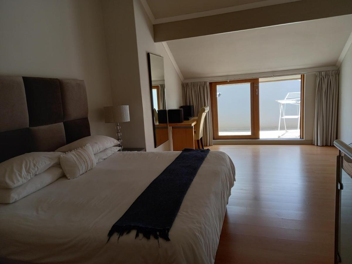 Mount Royal 16 - Large 1 Bed Johannesburg