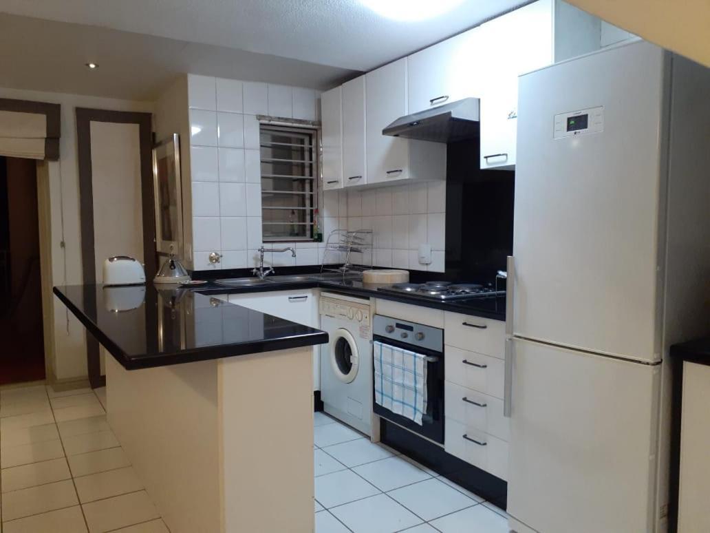 Mount Royal 09 - Large 1 Bed With Balcony *