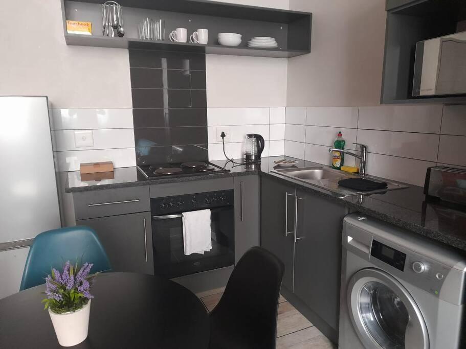 Luxury 2bed Opposite Woolies On Gandhi Square+wifi Johannesburg