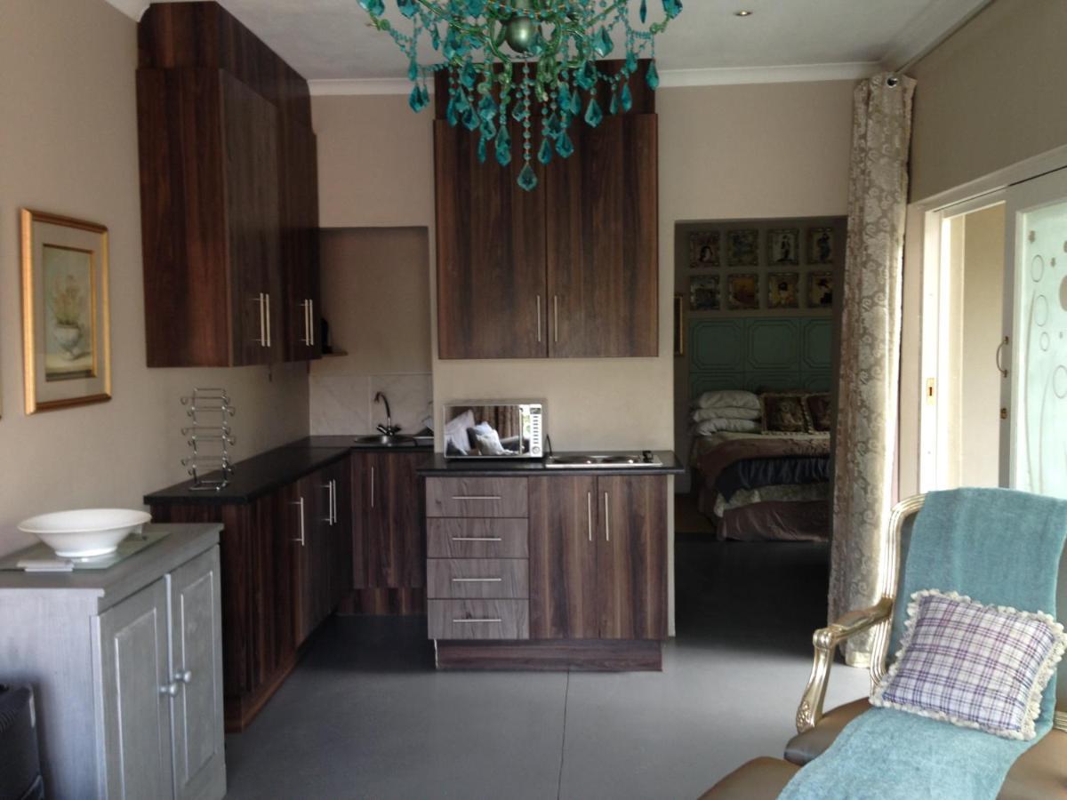 Parkhurst Apartment *