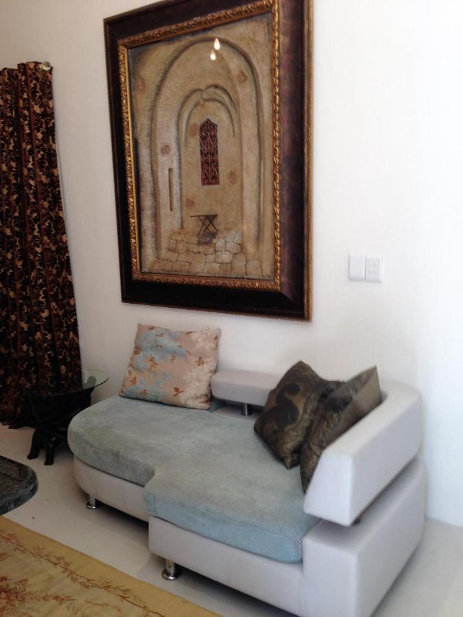 Parkhurst Apartment *